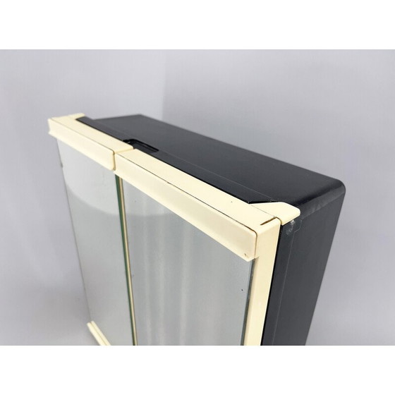 Image 1 of Vintage plastic wandkast met spiegel voor badkamer, 1960