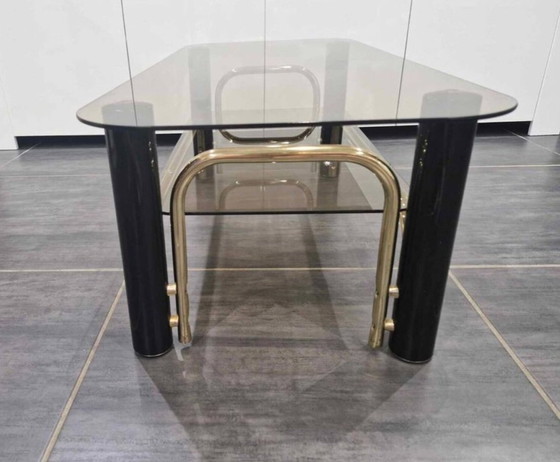 Image 1 of Vintage verguld metaal en gerookt glas salontafel 1970
