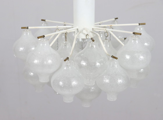 Image 1 of J. T. Kalmar. Plafondlamp/pendellamp, model: Tulipan, Oostenrijk, jaren 1960