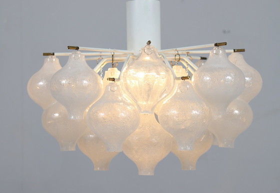 Image 1 of J. T. Kalmar. Plafondlamp/pendellamp, model: Tulipan, Oostenrijk, jaren 1960