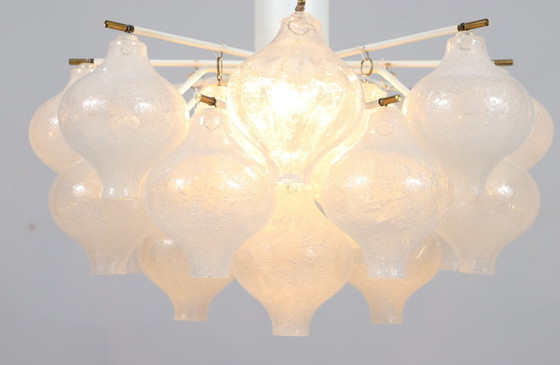 Image 1 of J. T. Kalmar. Plafondlamp/pendellamp, model: Tulipan, Oostenrijk, jaren 1960