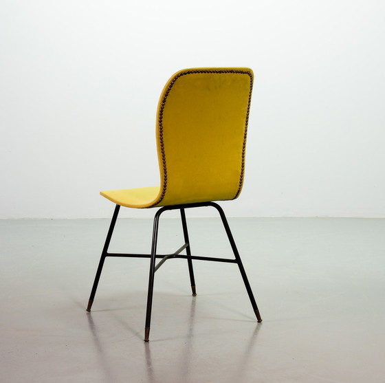 Image 1 of Elegante minimalistische Italiaanse Midcentury Geel bijzetstoel in de stijl van Augusto Bozzi. Italië, jaren 50.