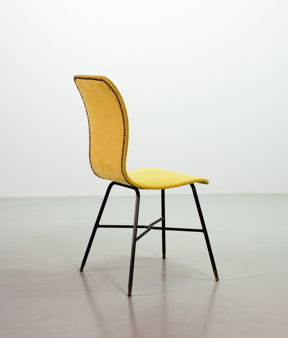 Image 1 of Elegante minimalistische Italiaanse Midcentury Geel bijzetstoel in de stijl van Augusto Bozzi. Italië, jaren 50.