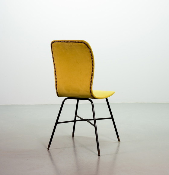 Image 1 of Elegante minimalistische Italiaanse Midcentury Geel bijzetstoel in de stijl van Augusto Bozzi. Italië, jaren 50.