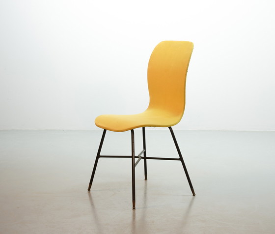 Image 1 of Elegante minimalistische Italiaanse Midcentury Geel bijzetstoel in de stijl van Augusto Bozzi. Italië, jaren 50.