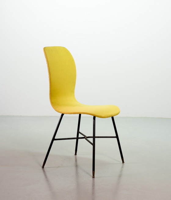 Image 1 of Elegante minimalistische Italiaanse Midcentury Geel bijzetstoel in de stijl van Augusto Bozzi. Italië, jaren 50.