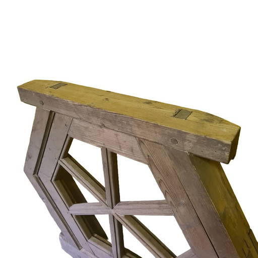 Houten Hexagonale Raamkozijn Met Raam 1E Helft 20E Eeuw