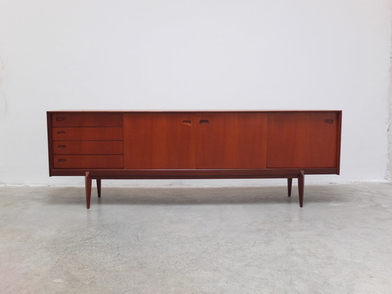 Image 1 of V-Form Teak Sideboard van Oswald Vermaercke