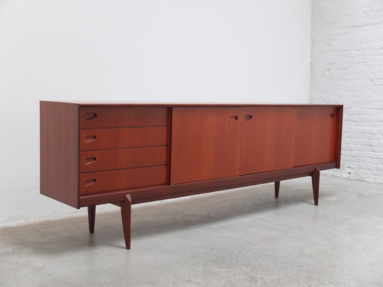 Image 1 of V-Form Teak Sideboard van Oswald Vermaercke