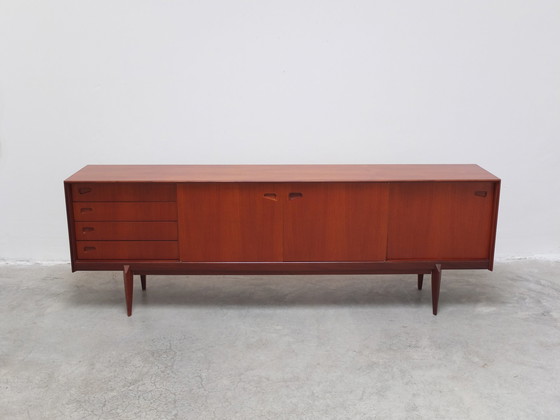 Image 1 of V-Form Teak Sideboard van Oswald Vermaercke