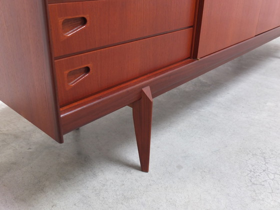 Image 1 of V-Form Teak Sideboard van Oswald Vermaercke