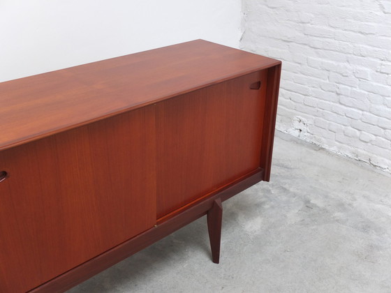 Image 1 of V-Form Teak Sideboard van Oswald Vermaercke