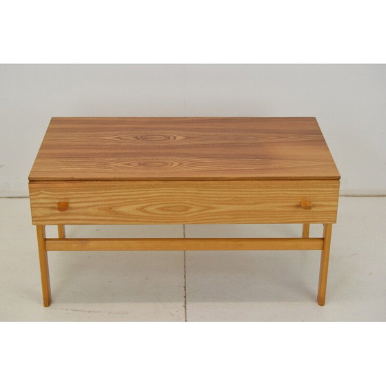 Image 1 of Vintage houten bureau met laden van Jitona, Tsjecho-Slowakije 1970