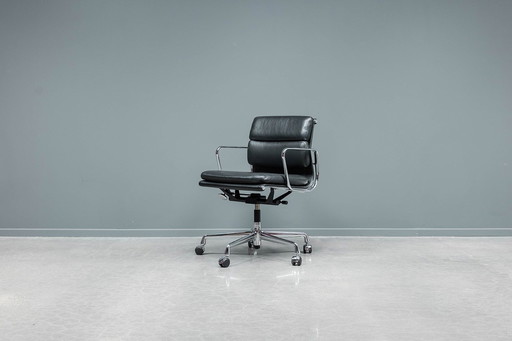 Eames Ea217 Softpad Bureaustoel