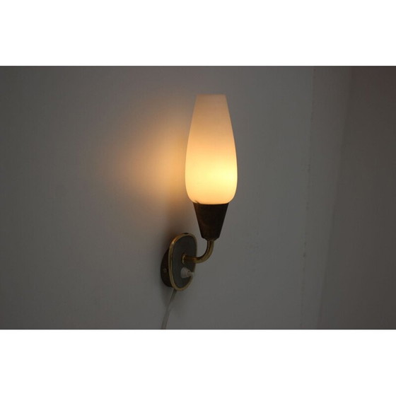 Image 1 of Mid-eeuwse Duitse wandlamp van messing en glas, jaren 1960