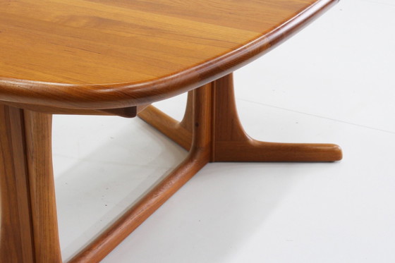 Image 1 of Vintage deense ovalen uitschuifbare eettafel 