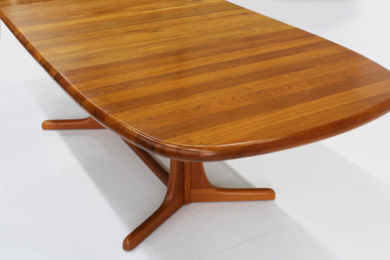 Image 1 of Vintage deense ovalen uitschuifbare eettafel 