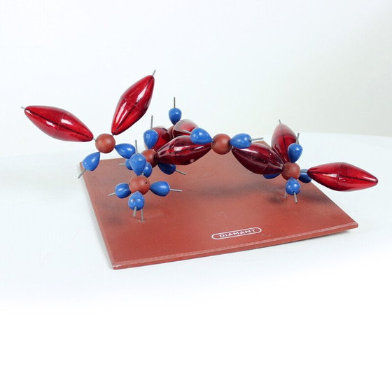 Image 1 of Vintage diamanten plastic schoolmodel, Tsjecho-Slowakije 1960