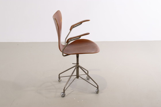 Image 1 of Fritz Hansen Series 7 bureaustoel door Arne Jacobsen