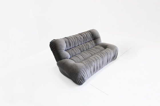 Image 1 of Vintage italiaanse sofa grijs fluweel