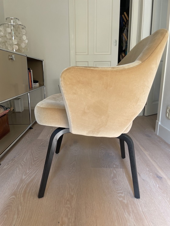 Image 1 of Knoll Saarinen Conference Chair met armleuningen