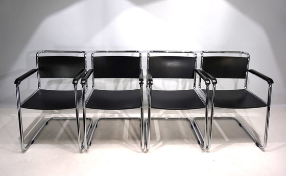 Image 1 of Set van 4 vrijdragende Bauhaus eetkamerstoelen, 1980