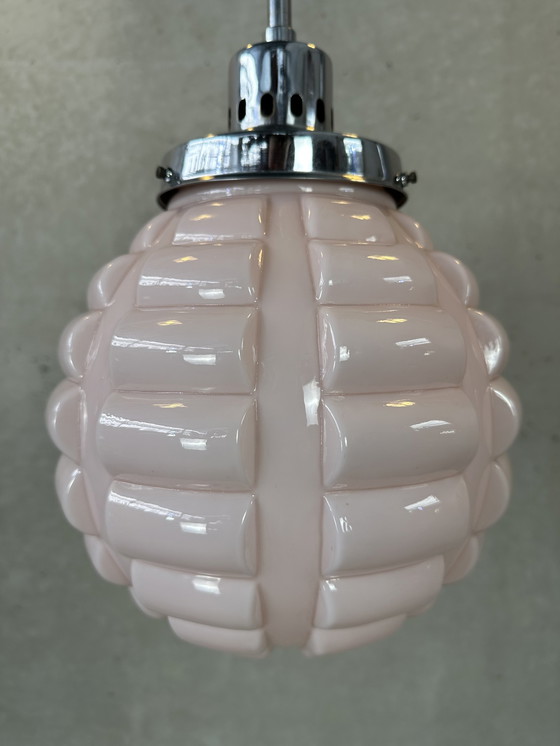 Image 1 of Art deco rosé opaline en chroom hanglamp