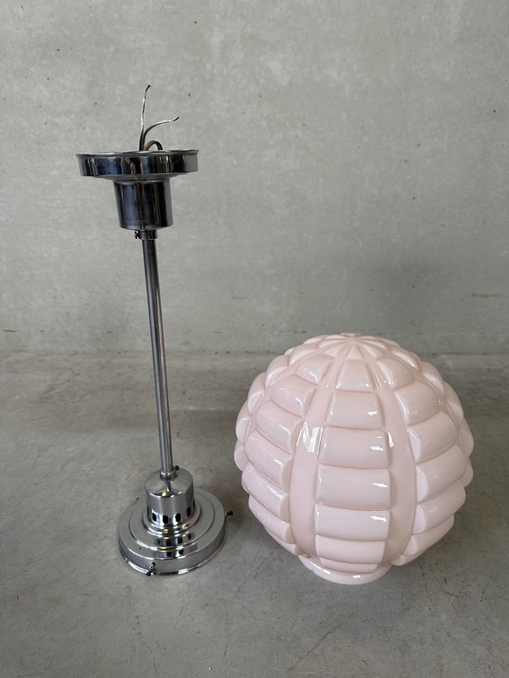 Image 1 of Art deco rosé opaline en chroom hanglamp