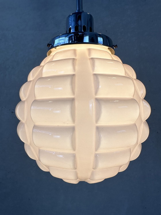 Image 1 of Art deco rosé opaline en chroom hanglamp