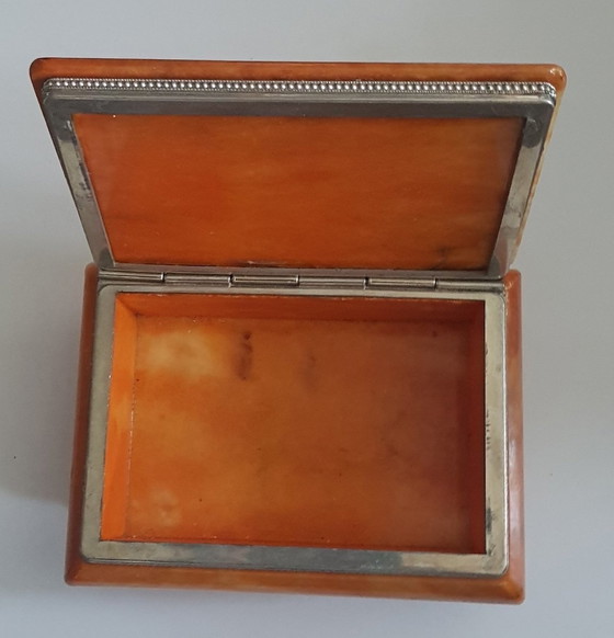 Image 1 of Albasten doosje met leeuwenpootjes