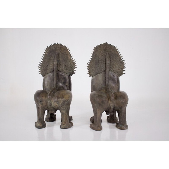 Image 1 of Paar vintage bronzen "Singha" tempel bescherm leeuwen, Thailand