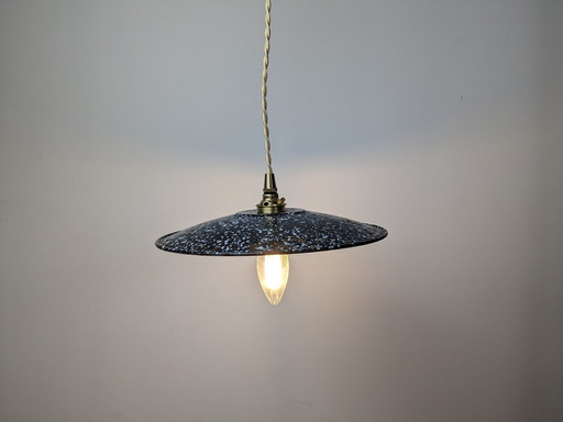 Vintage industriële hanglamp van zwart geëmailleerd plaatstaal met witte stippen