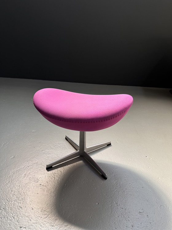 Image 1 of Arne Jacobsen Ei-stoel Hocker