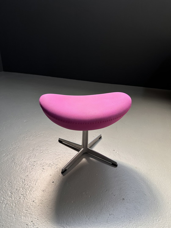 Image 1 of Arne Jacobsen Ei-stoel Hocker