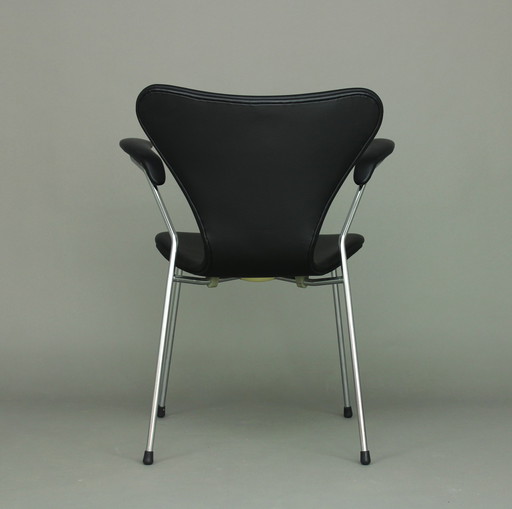 Arne Jacobsen vlinderstoel model 3207, door Fritz Hansen,