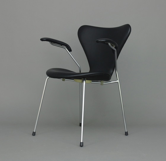 Image 1 of Arne Jacobsen vlinderstoel model 3207, door Fritz Hansen,