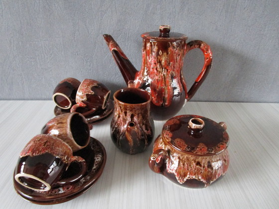 Image 1 of Vallauris Koffieservies - Rood Roze En Bruin Geëmailleerd Terracotta (Circa 1950)