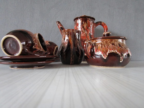 Image 1 of Vallauris Koffieservies - Rood Roze En Bruin Geëmailleerd Terracotta (Circa 1950)