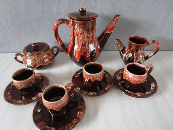 Image 1 of Vallauris Koffieservies - Rood Roze En Bruin Geëmailleerd Terracotta (Circa 1950)