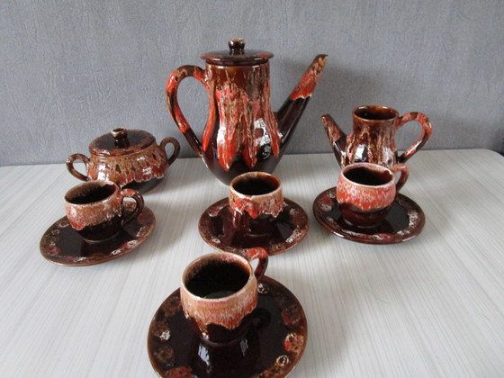 Image 1 of Vallauris Koffieservies - Rood Roze En Bruin Geëmailleerd Terracotta (Circa 1950)