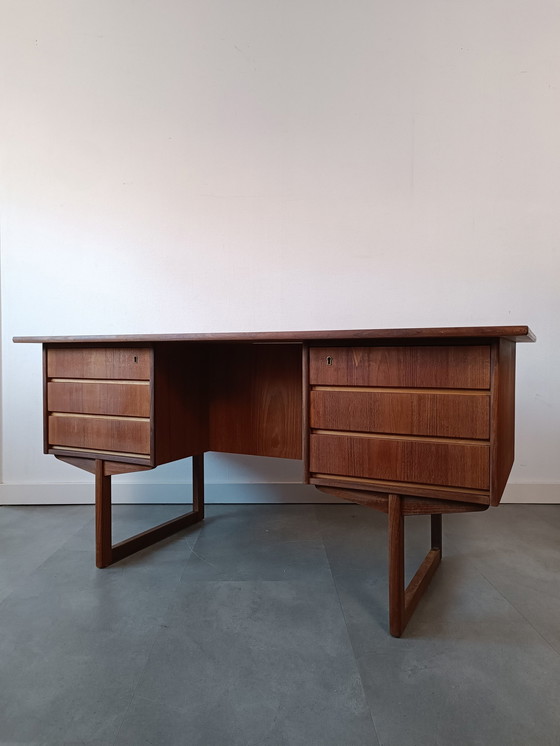 Image 1 of Vintage Deens Directiebureau In Teak