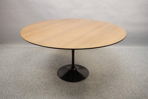 Eero Saarinen voor Knoll International eettafel