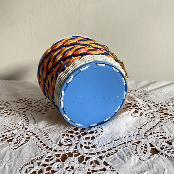 Image 1 of Vintage plastic gevlochten glazen fles en scoubidou