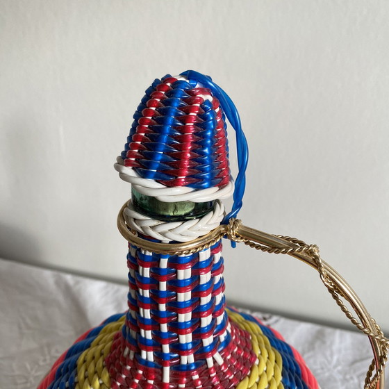 Image 1 of Vintage plastic gevlochten glazen fles en scoubidou