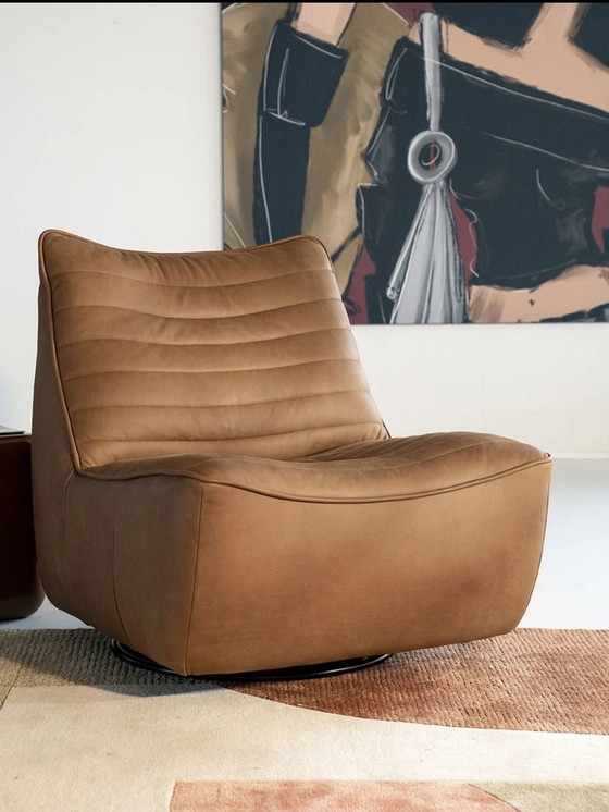 Image 1 of Eleonora Draaibare Fauteuil Matthew Leder – Bruin