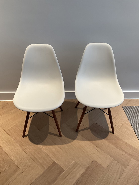 Image 1 of 2x Eames Shell Stoelen