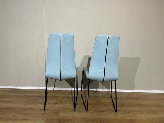 Image 1 of 2X Montis Ivy Eetkamerstoelen Blauw Leder