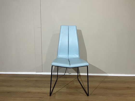 Image 1 of 2X Montis Ivy Eetkamerstoelen Blauw Leder