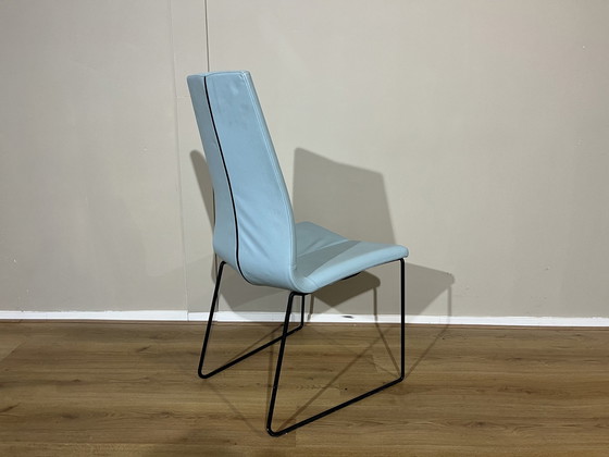 Image 1 of 2X Montis Ivy Eetkamerstoelen Blauw Leder