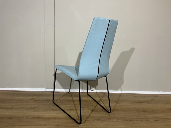 Image 1 of 2X Montis Ivy Eetkamerstoelen Blauw Leder